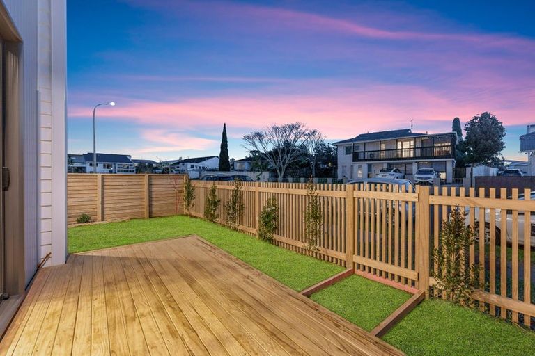Photo of property in 3a Raupapa Street, Northcote, Auckland, 0627