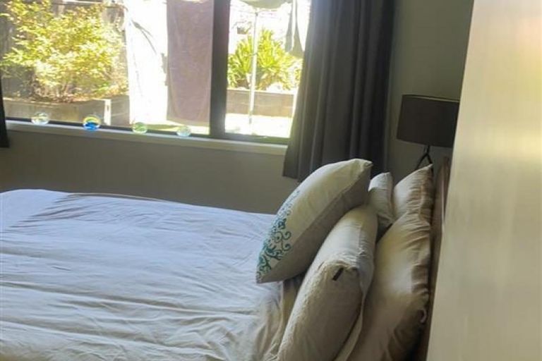 Photo of property in 3a Marchant Place, Westown, New Plymouth, 4310