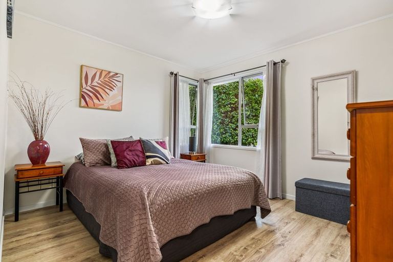 Photo of property in 92 Reynella Drive, Massey, Auckland, 0614