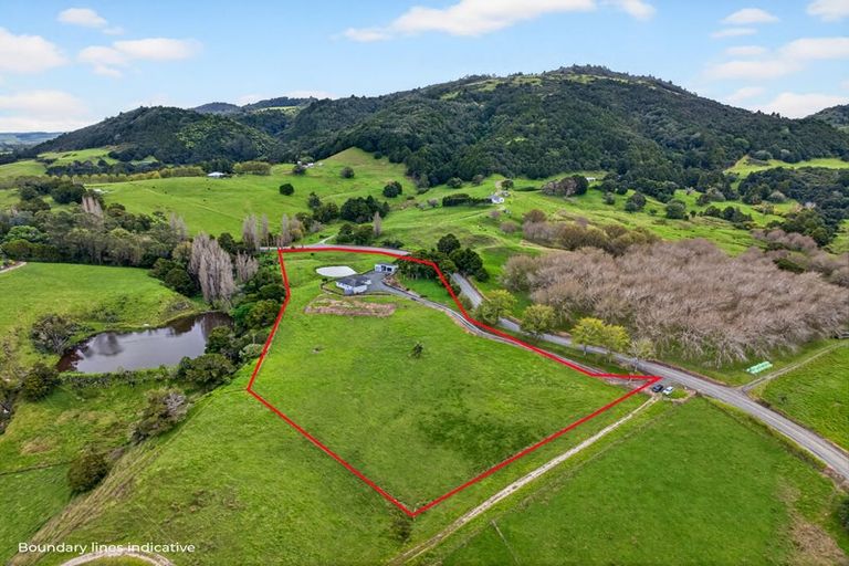Photo of property in 109 Mountain Road, Maungaturoto, 0587