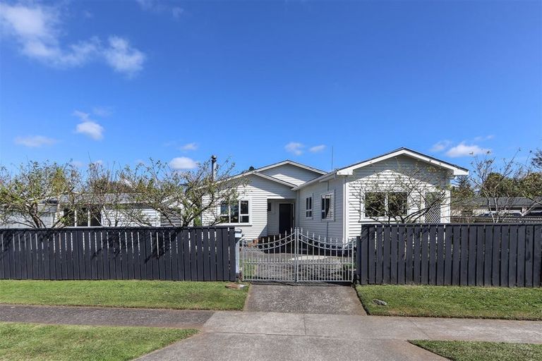 Photo of property in 30 Rewa Street, Inglewood, 4330