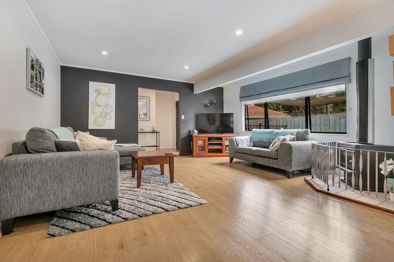 Photo of property in 38 Sailfish Drive, West Harbour, Auckland, 0618