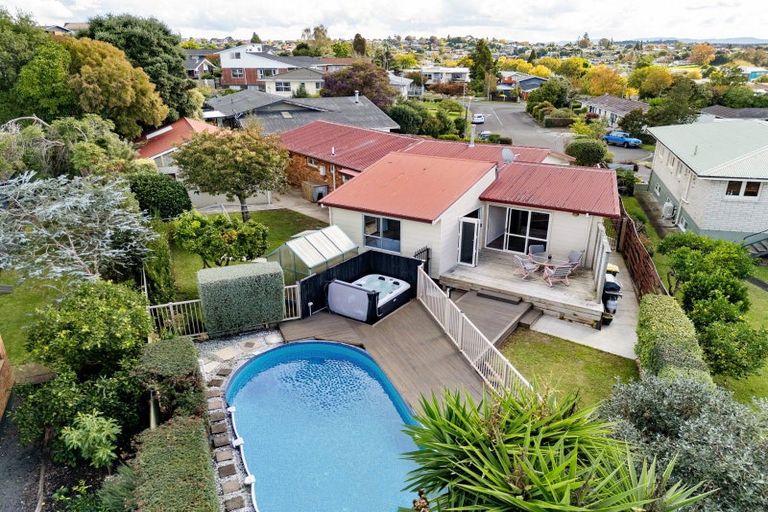 Photo of property in 8 Magenta Place, Dinsdale, Hamilton, 3204