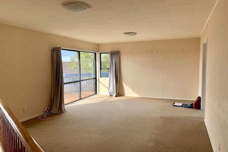 Photo of property in 11 Santiago Crescent, Unsworth Heights, Auckland, 0632