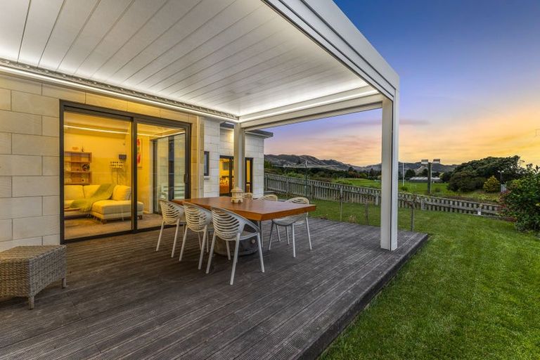 Photo of property in 4 Kaiwaru Place, Waikanae, 5036