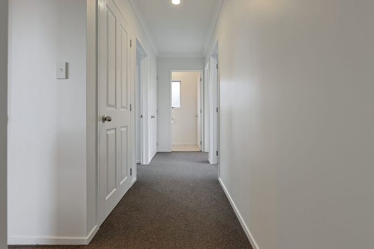 Photo of property in 21 Mili Way, Ranui, Auckland, 0612