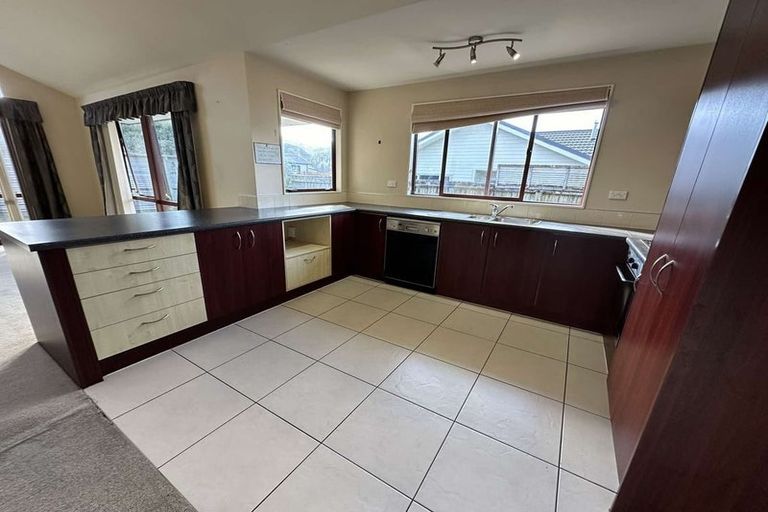 Photo of property in 37 Mcewen Crescent, Riverstone Terraces, Upper Hutt, 5018