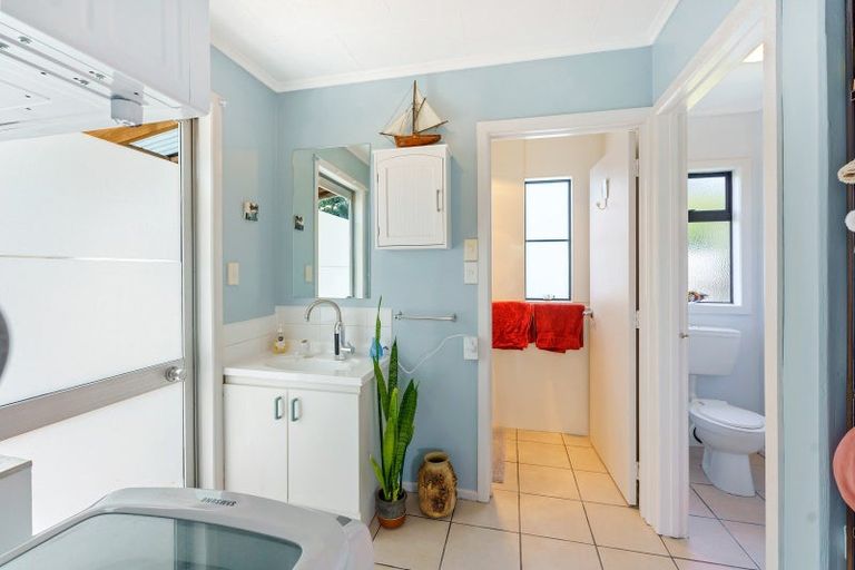 Photo of property in 19 Karaka Street, Otaki Beach, Otaki, 5512