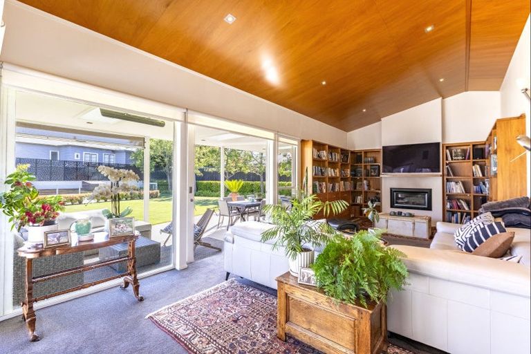 Photo of property in 15 Goodger Street, Waipukurau, 4200