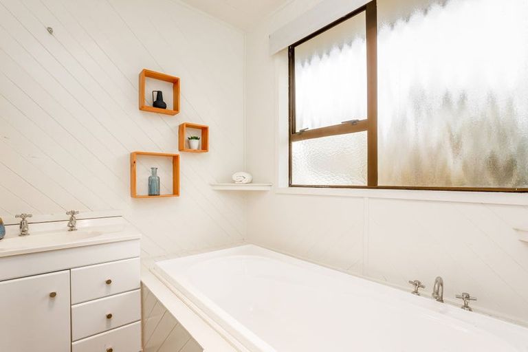 Photo of property in 15 Chew Place, Ranui, Porirua, 5024