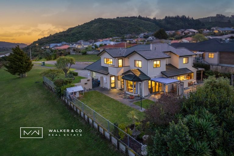 Photo of property in 2 Kirton Drive, Riverstone Terraces, Upper Hutt, 5018