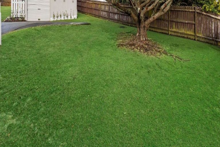 Photo of property in 37 Moire Road, Massey, Auckland, 0614