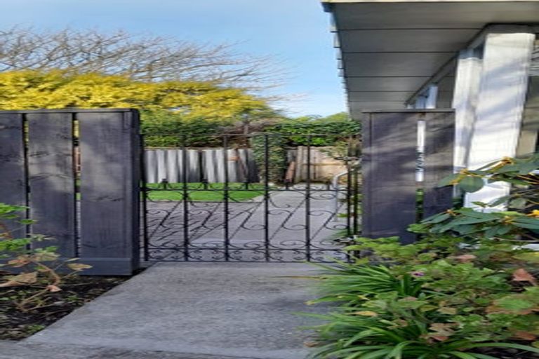 Photo of property in 1/23 Kent Lodge Avenue, Avonhead, Christchurch, 8042