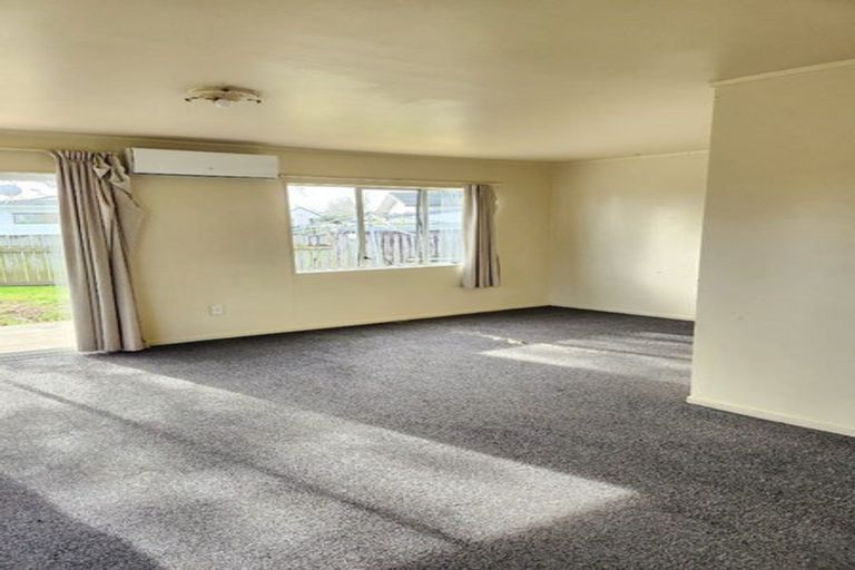 Photo of property in 32 Heathdale Crescent, Papakura, 2110