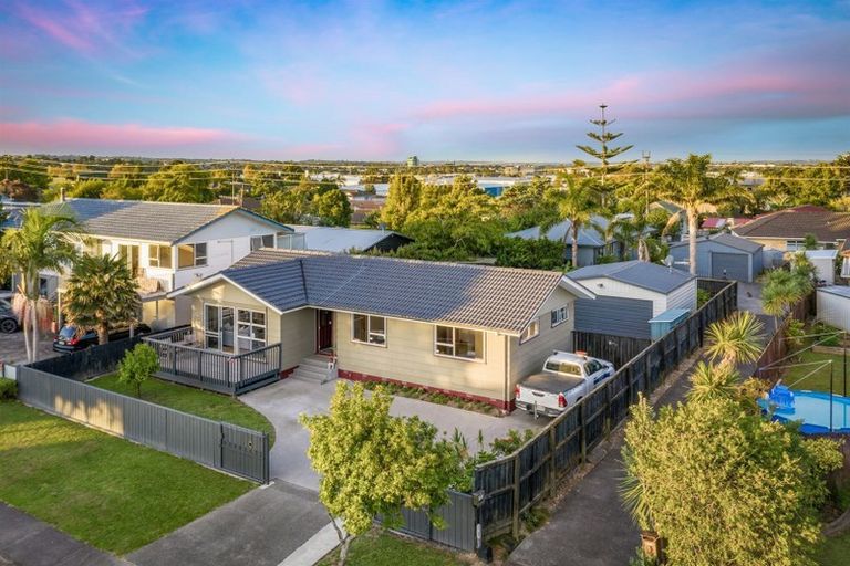 Photo of property in 7 Hindmarsh Street, Henderson, Auckland, 0612