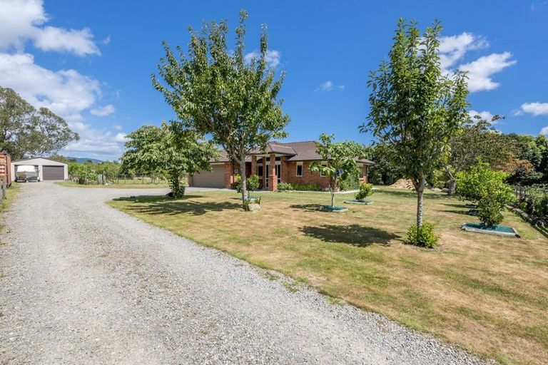 Photo of property in 468 Tararua Road, Levin, 5571