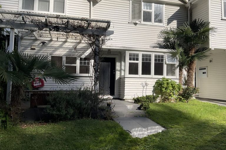 Photo of property in 2b Wilkinson Street, Oriental Bay, Wellington, 6011