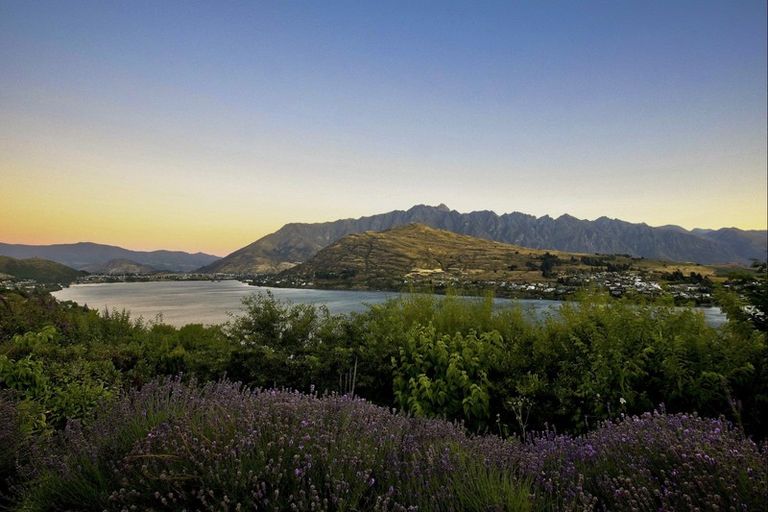 Photo of property in 5 Sunrise Lane, Queenstown, 9300