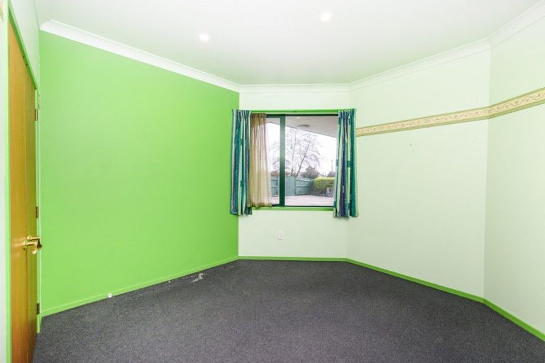 Photo of property in 8 Fernlea Avenue, Kelvin Grove, Palmerston North, 4414