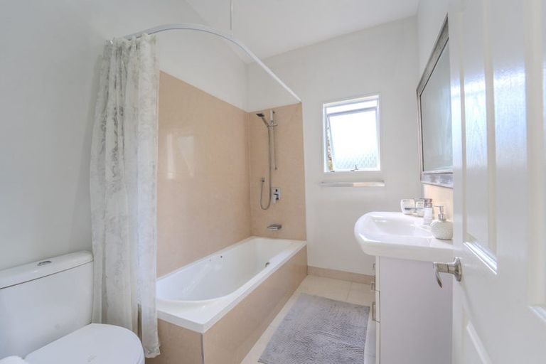 Photo of property in 5 Fairmount Road, Titirangi, Auckland, 0604