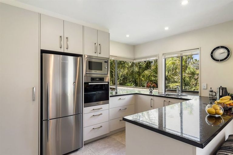 Photo of property in 1/23 Lake Road, Northcote, Auckland, 0627