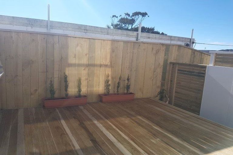 Photo of property in 32u2 Dr Taylor Terrace, Johnsonville, Wellington, 6037