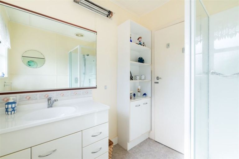Photo of property in 24 Koromiko Street, New Lynn, Auckland, 0600
