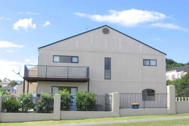 Photo of property in 7/86 Fernhill Way, Oteha, Auckland, 0632