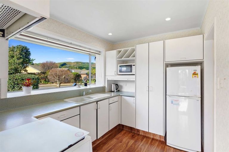 Photo of property in 2 Leybourne Avenue, Waikanae, 5036