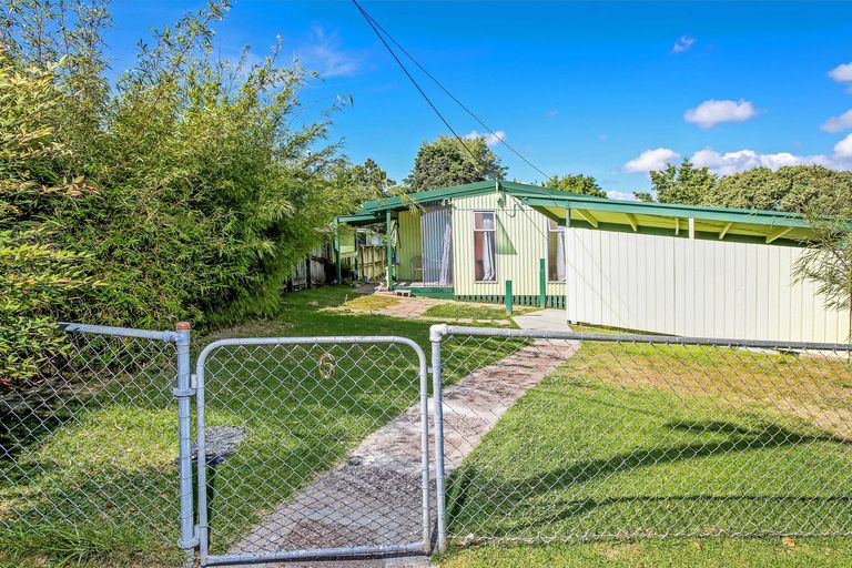 Photo of property in 6 Quiet Street, Te Atatu South, Auckland, 0610