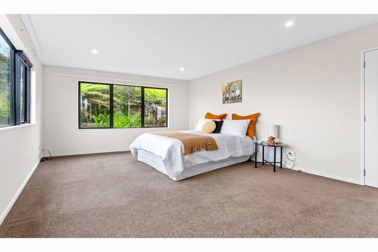 Photo of property in 21 Mariners View Road, Beach Haven, Auckland, 0626