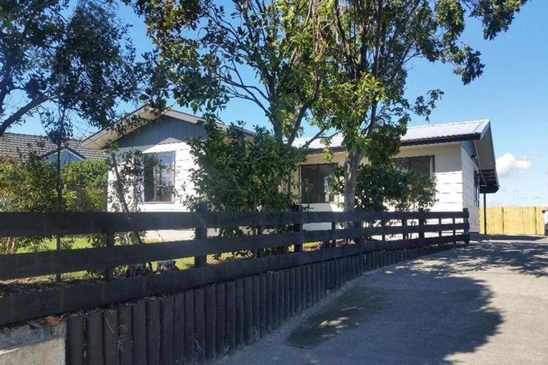 Photo of property in 60 Hillcrest Drive, Kelvin Grove, Palmerston North, 4414