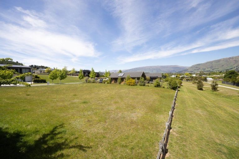 Photo of property in 22 Greenbelt Place, Wanaka, 9305