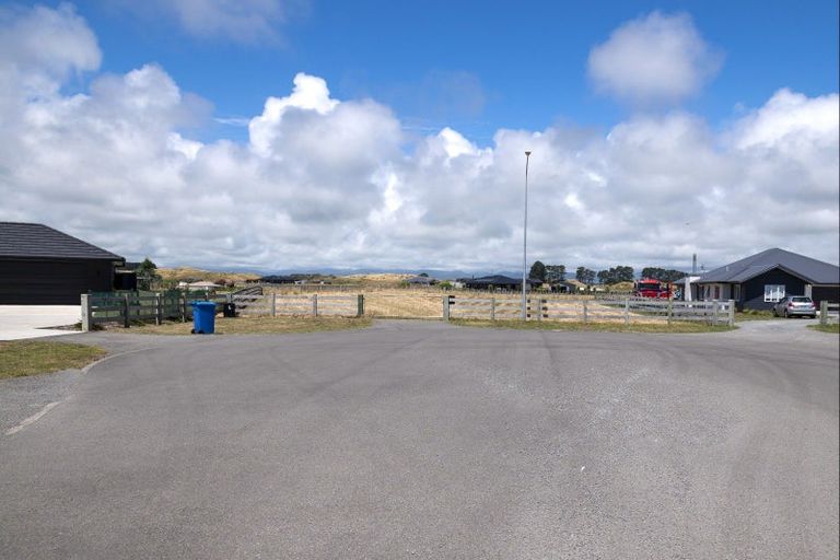 Photo of property in 15 Roma Way, Waitarere, 5510
