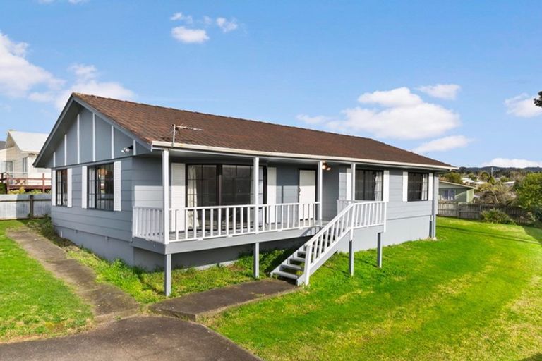 Photo of property in 14 Imperial Place, Henderson, Auckland, 0612