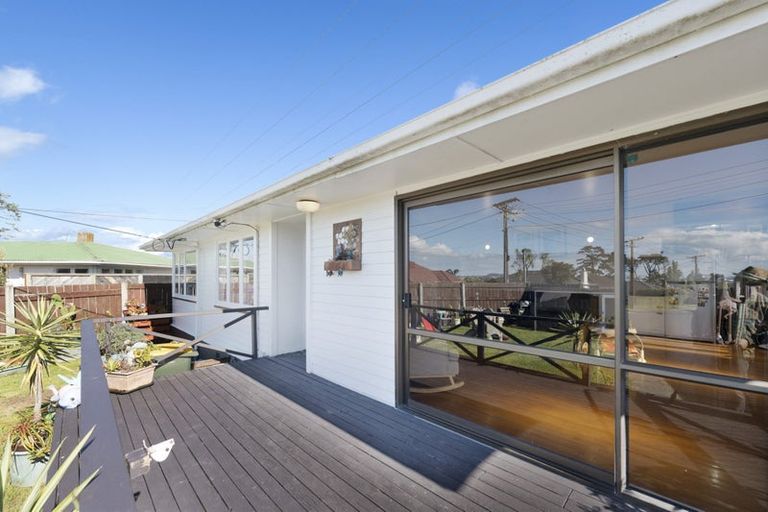 Photo of property in 23 Bedford Street, Te Atatu South, Auckland, 0610
