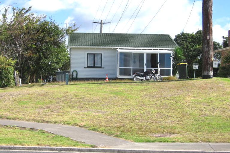 Photo of property in 2/158 Sunset Road, Unsworth Heights, Auckland, 0632