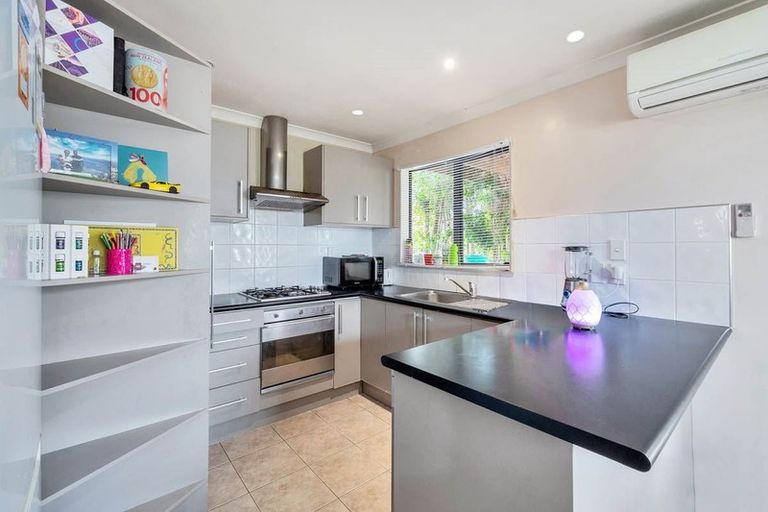 Photo of property in 35 English Oak Drive, Schnapper Rock, Auckland, 0632