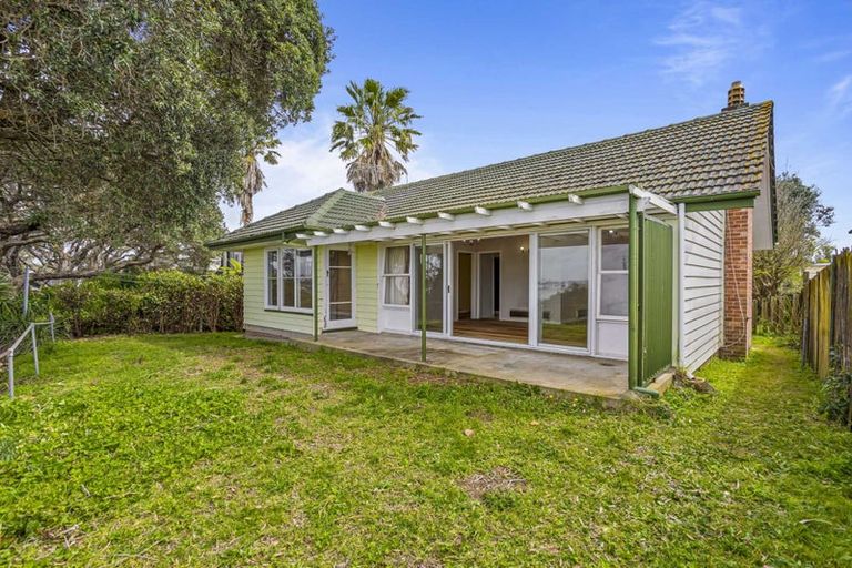 Photo of property in 59 Sylvan Avenue, Northcote, Auckland, 0627