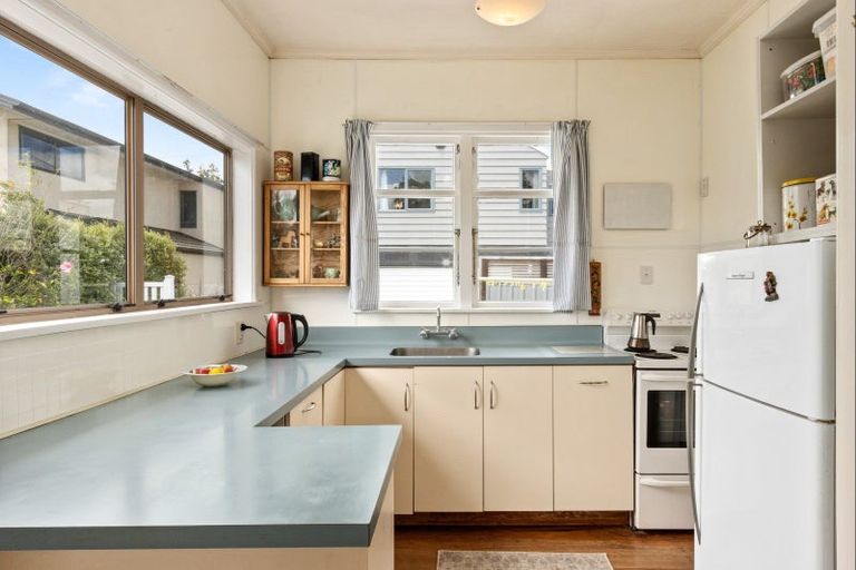 Photo of property in 12 Dolbel Street, Taradale, Napier, 4112