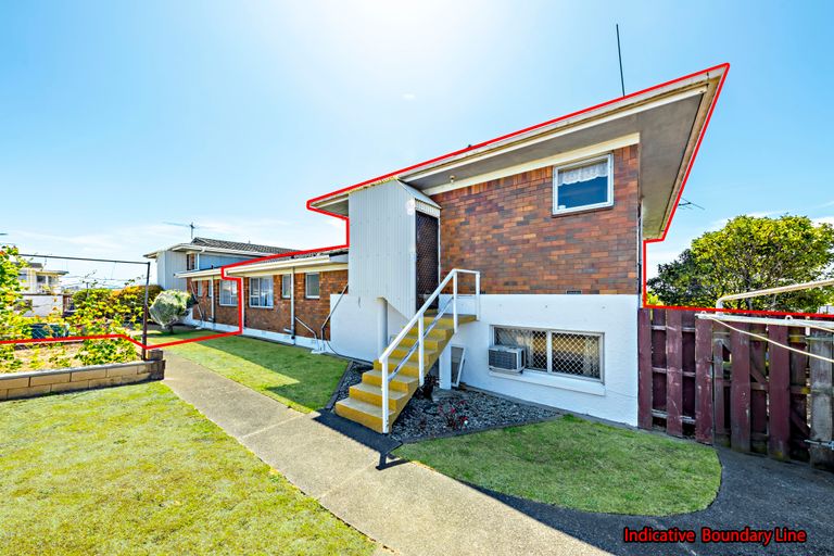 Photo of property in 2/580 Massey Road, Mangere, Auckland, 2022
