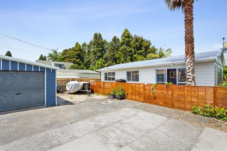 Photo of property in 60 Taikata Road, Te Atatu Peninsula, Auckland, 0610