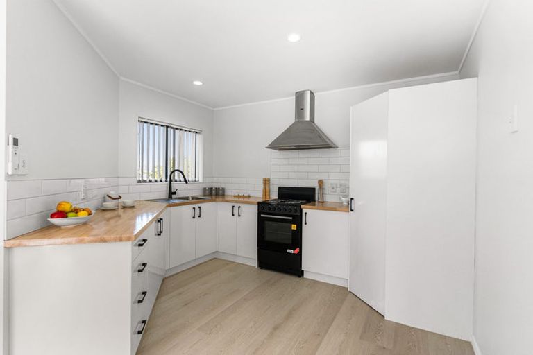 Photo of property in 9 Eloise Place, Clendon Park, Auckland, 2103