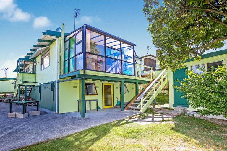 Photo of property in 6 Quiet Street, Te Atatu South, Auckland, 0610