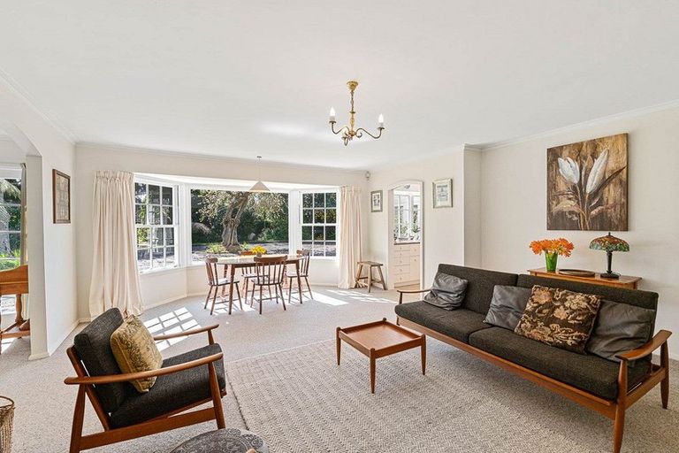 Photo of property in 11 Karaka Grove, Waikanae, 5036