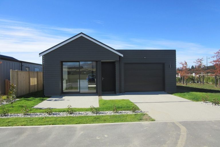 Photo of property in 26 Mount Creighton Crescent, Wanaka, 9305