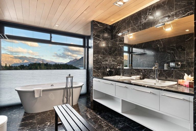 Photo of property in 42a Man Street, Queenstown, 9300
