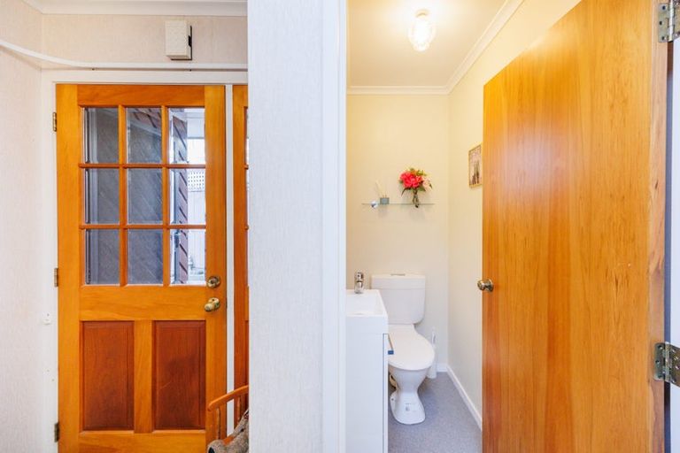 Photo of property in 1 Wincanton Place, Awapuni, Palmerston North, 4412