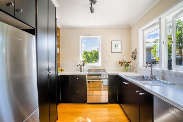 Photo of property in 1/54 Pupuke Road, Hillcrest, Auckland, 0627