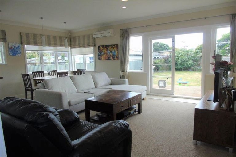 Photo of property in 5 Russell Street, Waterloo, Lower Hutt, 5011